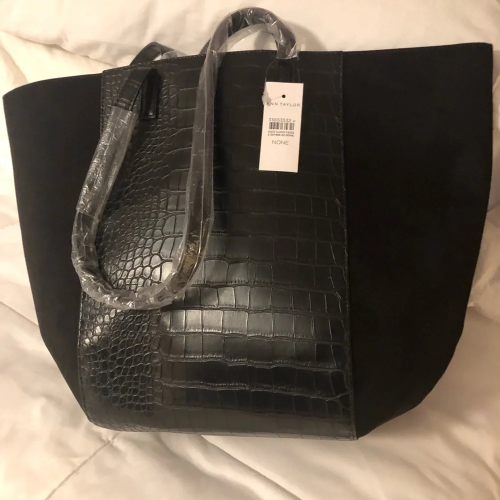 NWT Ann Taylor Large Tote 18” W- 12” L 11” Strap Drop - Picture 7 of 8